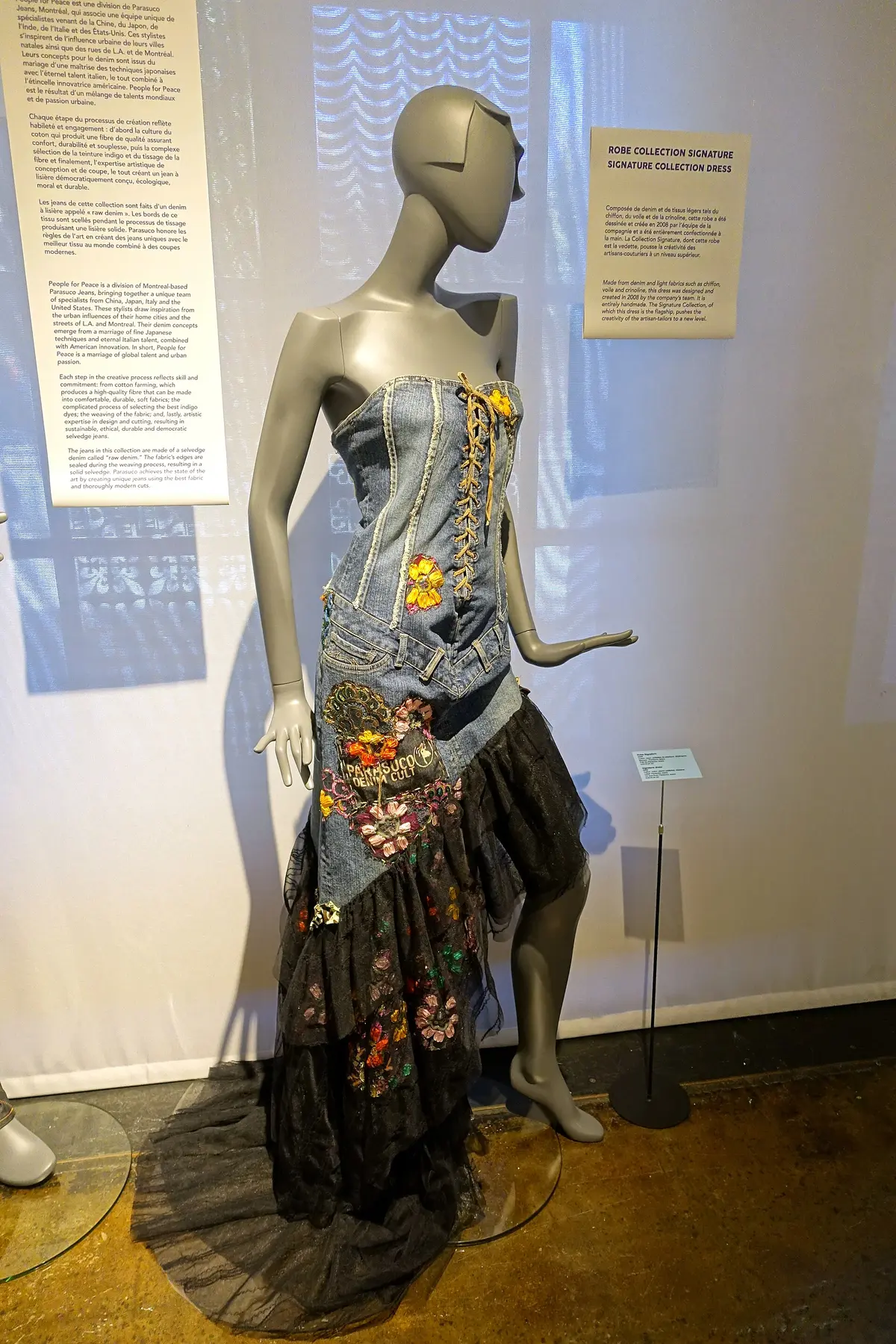 モントリオールの服飾博物館に展示された2008年の装飾ドレス