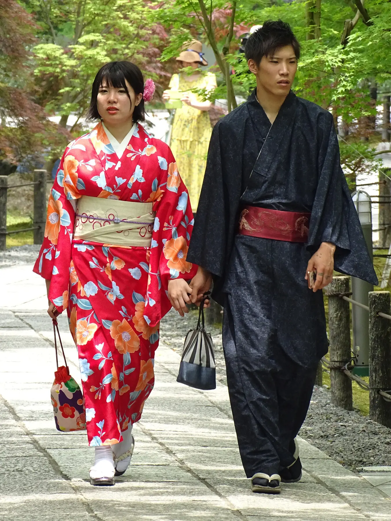 2019年京都・永観堂で着物を着た若い二人