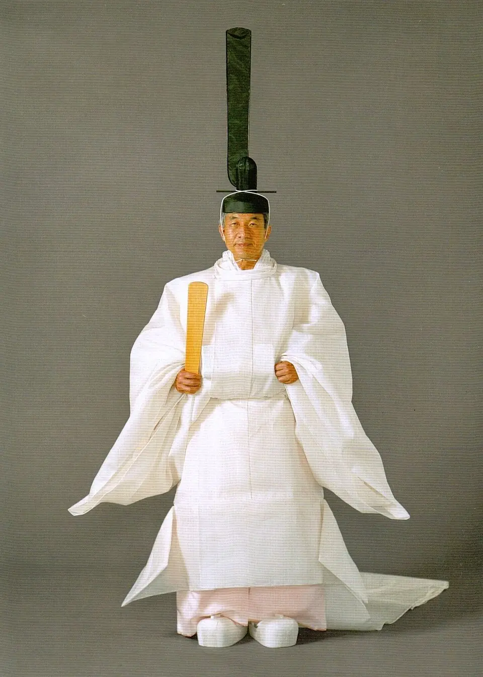 1990年の大嘗祭で束帯を着用した明仁天皇